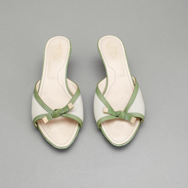 SKOR, ett par, Tod's.