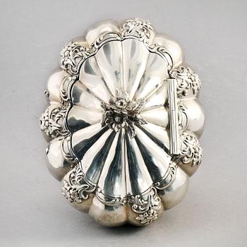 SOCKERSKRIN, silver, Fredrik & Wilhem Zethelius, Stockholm 1842. Ca 617 g.