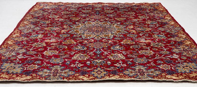 A Najafabad carpet, ca 391 x 311 cm.