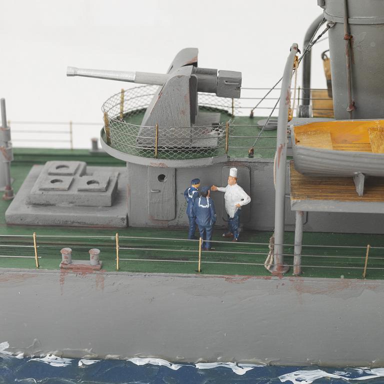 A wooden scalemodel of the Swedish minesweeper 'HMS Ulvön', built by Ingvar Lyckhammar.