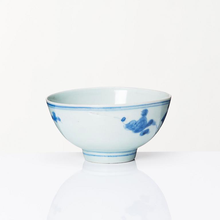 A blue and white 'Hatcher cargo' bowl, Ming dynasty, 17th Century.