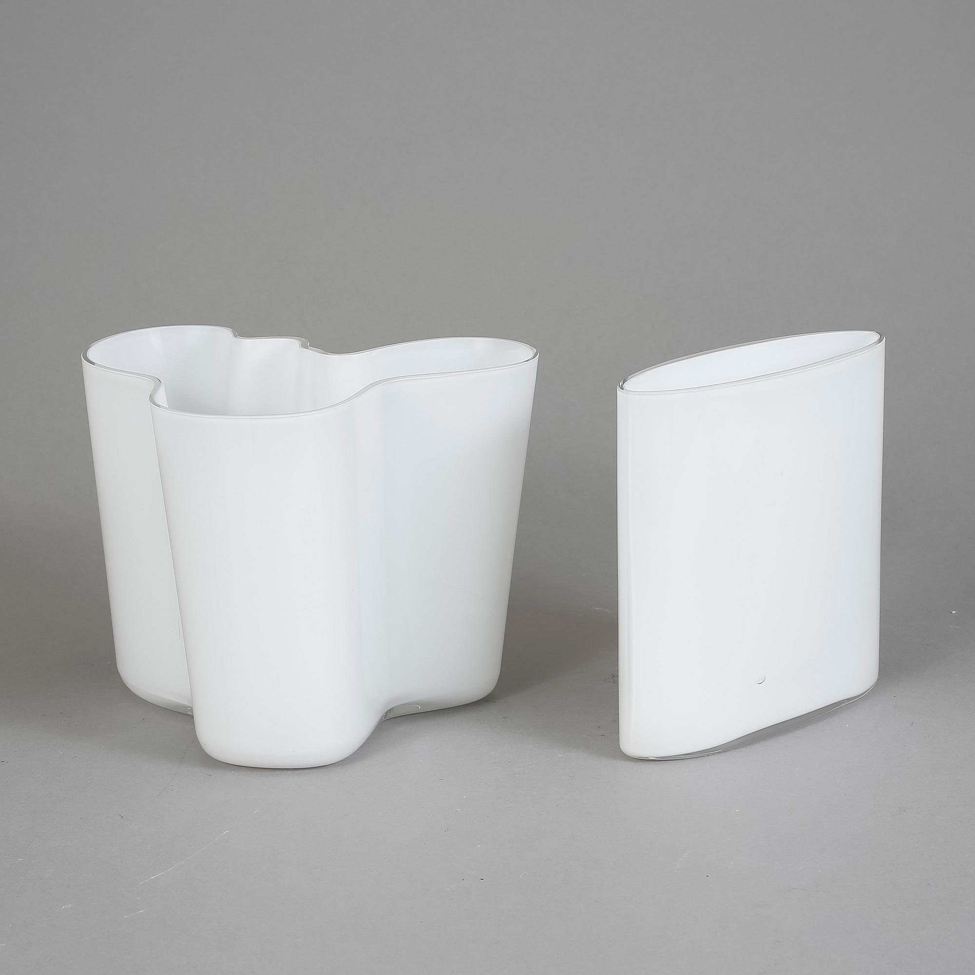 VASER, 2 st. Alvar Aalto och Tapio Wirkkala, Iittala, Finland, 1900-talets slut.