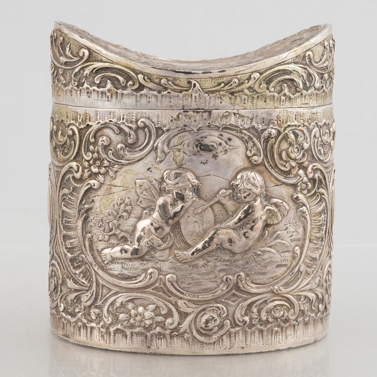 Lided box, silver 800, German control mark, Rococo style, circa 1900.