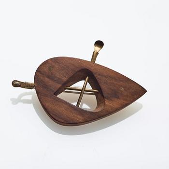 Vivianna Torun Bülow-Hübe, a wooden and brass brooch, executed in her own workshop, Stockholm ca 1948-52.