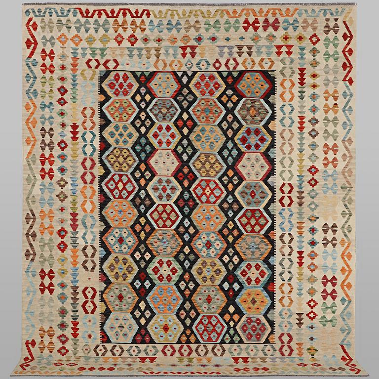 Matta, Kelim, ca 311 x 252 cm.