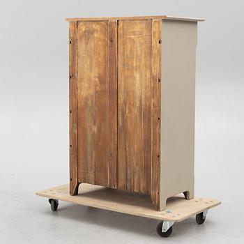 Chest of drawers, early 20th century.