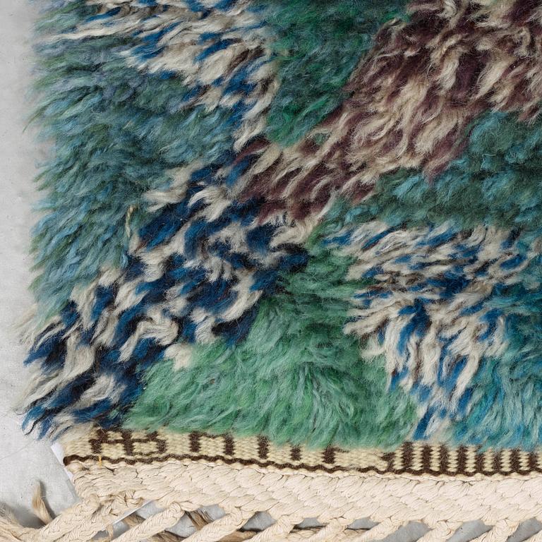 Marianne Richter, MATTA. "Fjädern, grön". Rya. 253 x 191 cm. Signerad AB MMF MR.