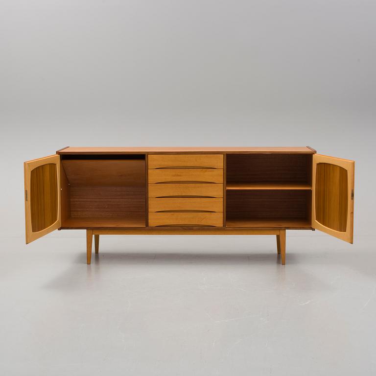 SIDEBOARD, 1900-talets mitt.