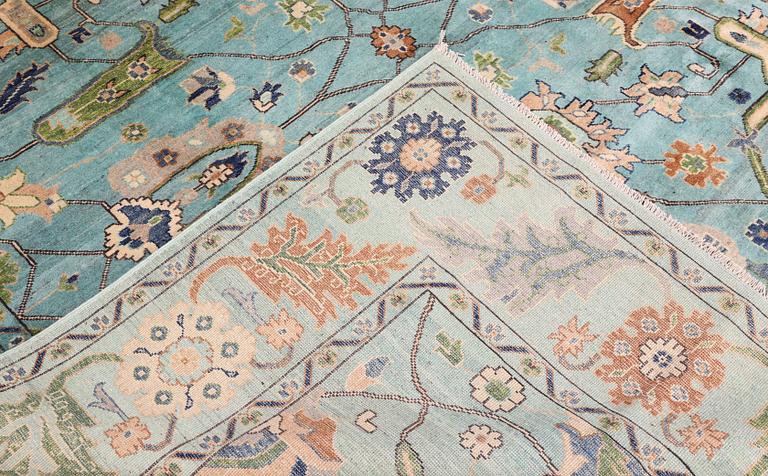 A rug, Ziegler design, approx. 290 x 235 cm.
