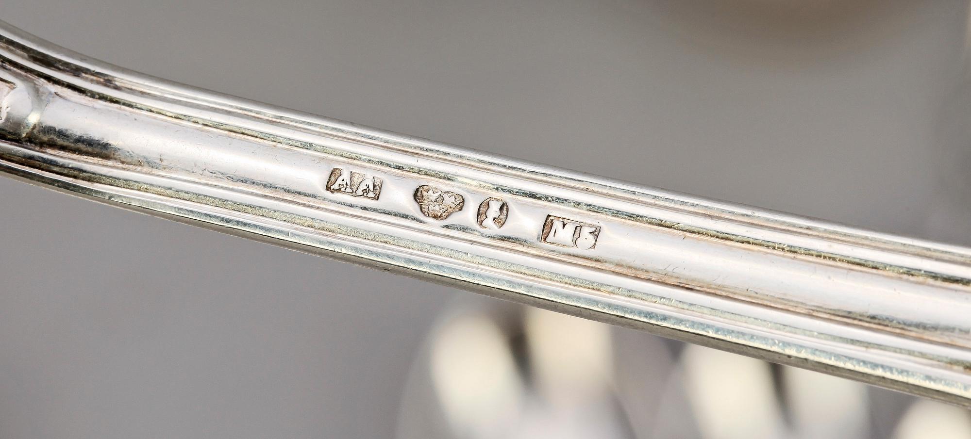 PARTI SILVER, 29 delar, bla Alfred Ambrosius, Stockholm, 1866. Tot vikt ca 453g.