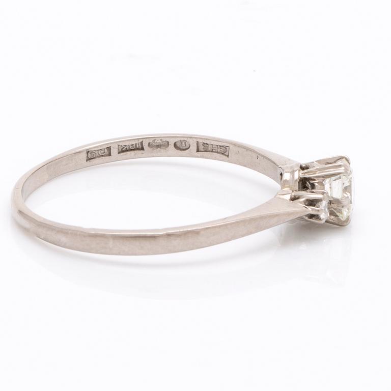 Diamond ring 18K whitegold 3 brilliant-cut diamonds apprx 0,55 ct in total, Gerdtb Hartvig Sandqvist Stockholm1964.