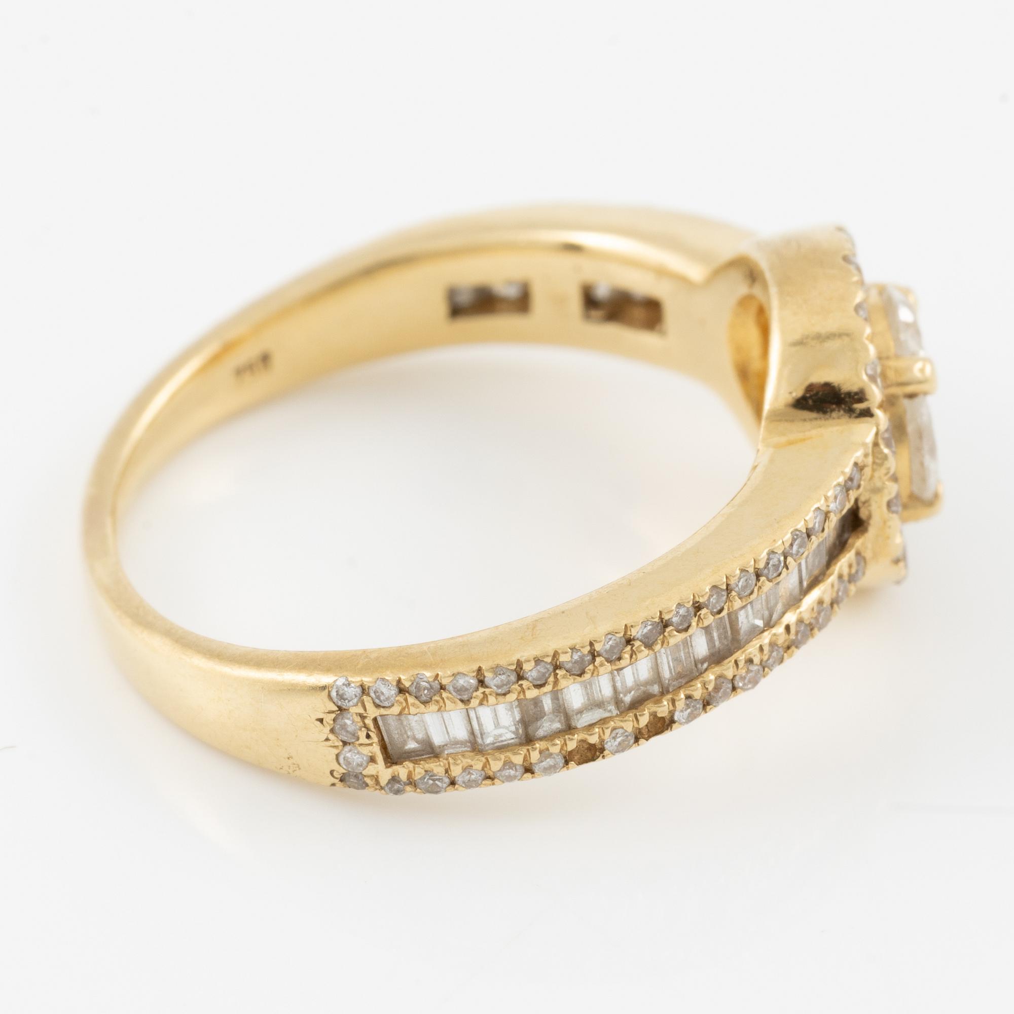 Ring 18K guld med navette-, briljant- och baguetteslipade diamanter.