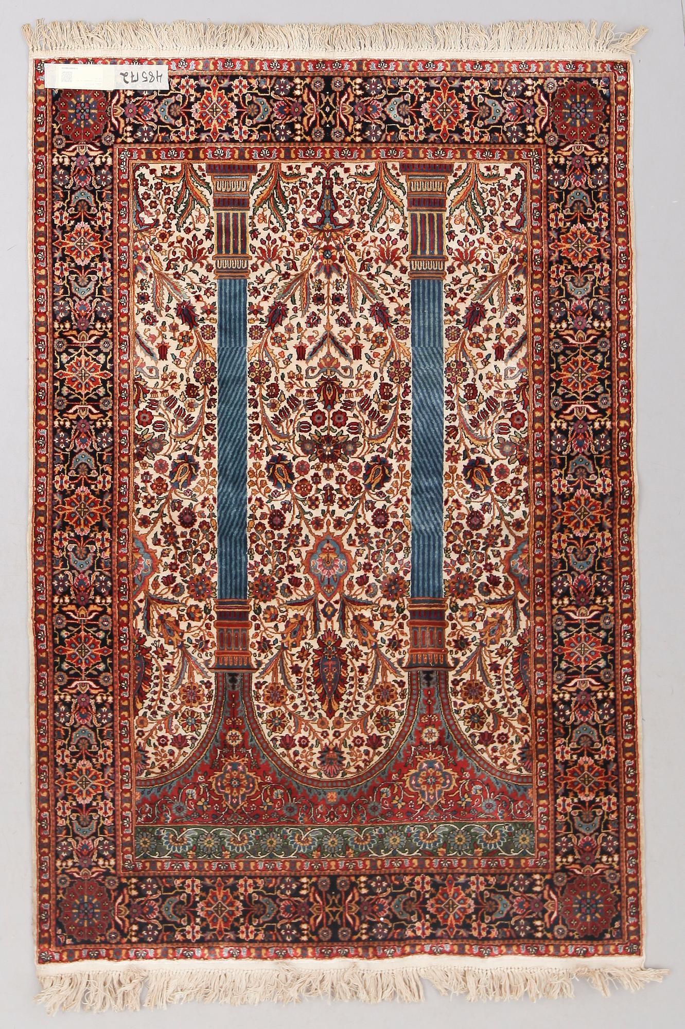MATTA, orientalisk, silke. Ca 183 x 124 cm.