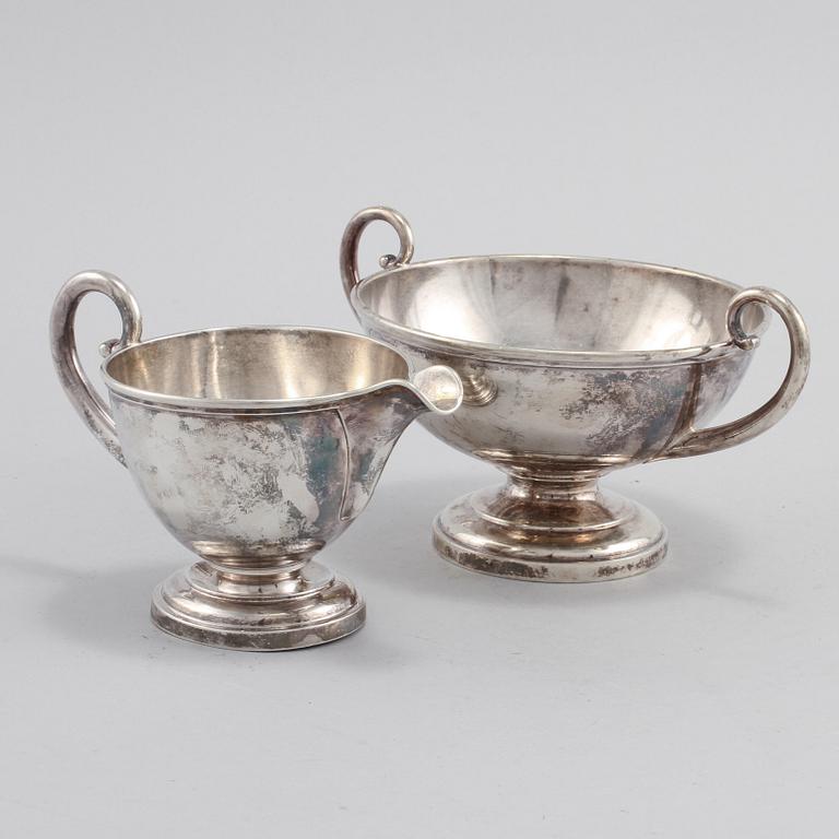 SOCKERSKÅL samt GRÄDDKANNA, silver, David Andersen, Oslo 1886/1887. Vikt 315 g.