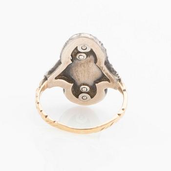 Ring, 18K gold and enamel, set with brilliant-cut diamonds.