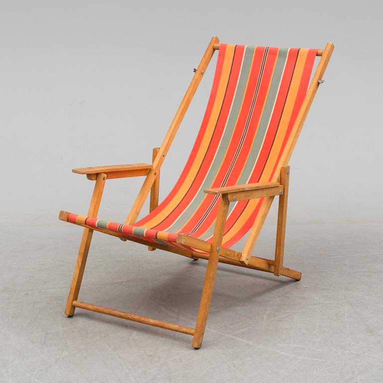 A mid 20th Century birch beach chair.