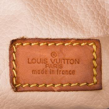 LAUKKU, Louis Vuitton.