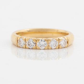 An Engelbert ring in 18K gold set with round brilliant-cut diamonds.