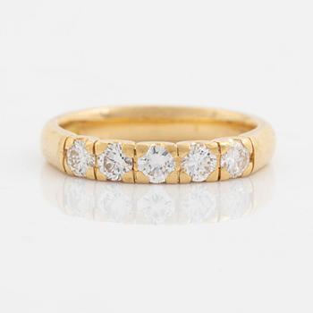 An Engelbert ring in 18K gold set with round brilliant-cut diamonds.