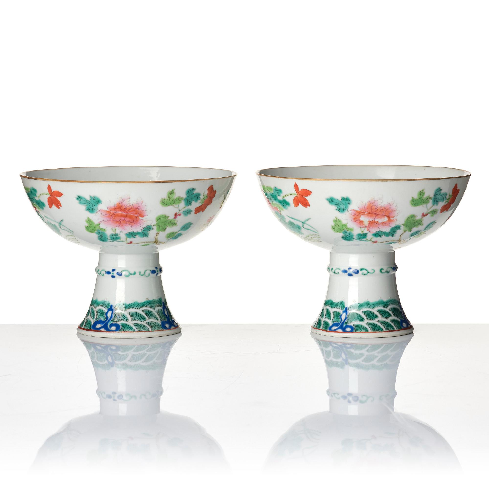 A pair of famille rose tazzas, Qing dynasty, circa 1900.