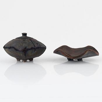 Steen Kepp, lidded box and platter, circa 2000.