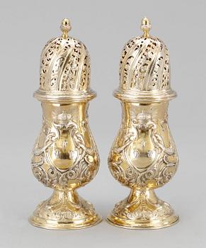 1216. SOCKERRUSKOR, ett par, silver. Sv importstmplr, C.G.Hallberg, Stockholm 1906. Rokoko-stil.