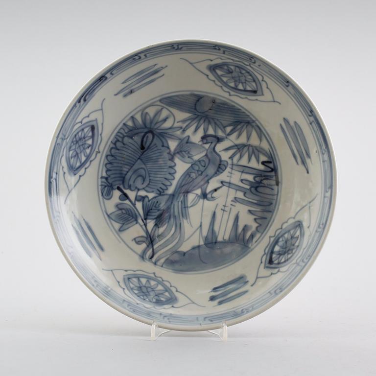 A blue and white dish, Ming dynasty, Wanli (11573-1619).