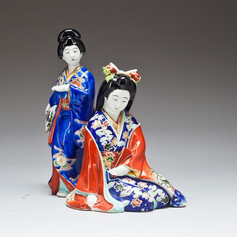 FIGURINER, 2 st, porslin. Japan, 1900-tal.