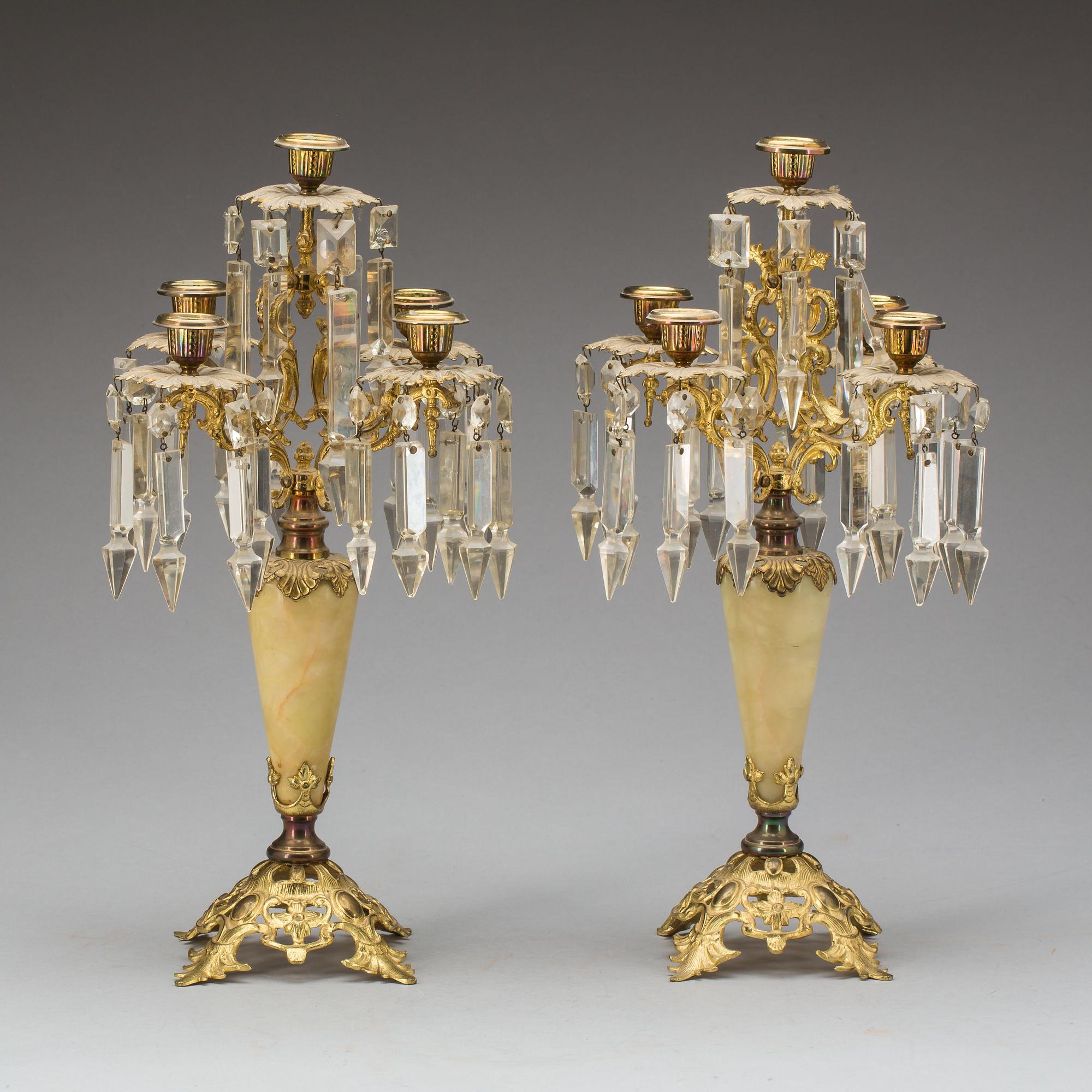 KANDELABRAR, ett par. Nyrokoko, 1800-talets slut.