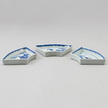 Three blue and white porcelain cabaret trays, Qing dynasty, late 19th century.