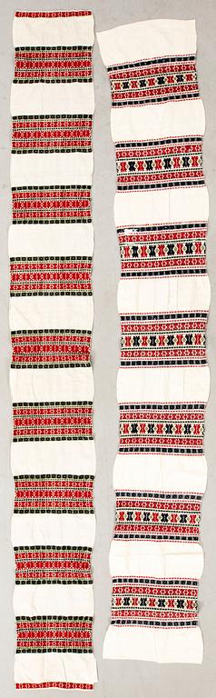Hängkläden 2 st Blekinge 1800-talets andra hälft linne ca 279x45 cm samt 305x36 cm.
