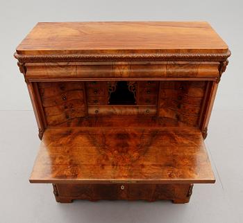 CHIFFONJÉ, 1800-talets andra hälft.