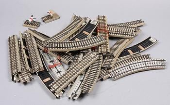 PARTI LEKSAKSTÅG med RÄLS,  ca 50 delar, Märklin och Fleishmann.