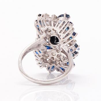 RING, 12K vitguld, diamanter ca 0.30 ct tot, safirer. 1970-tal.