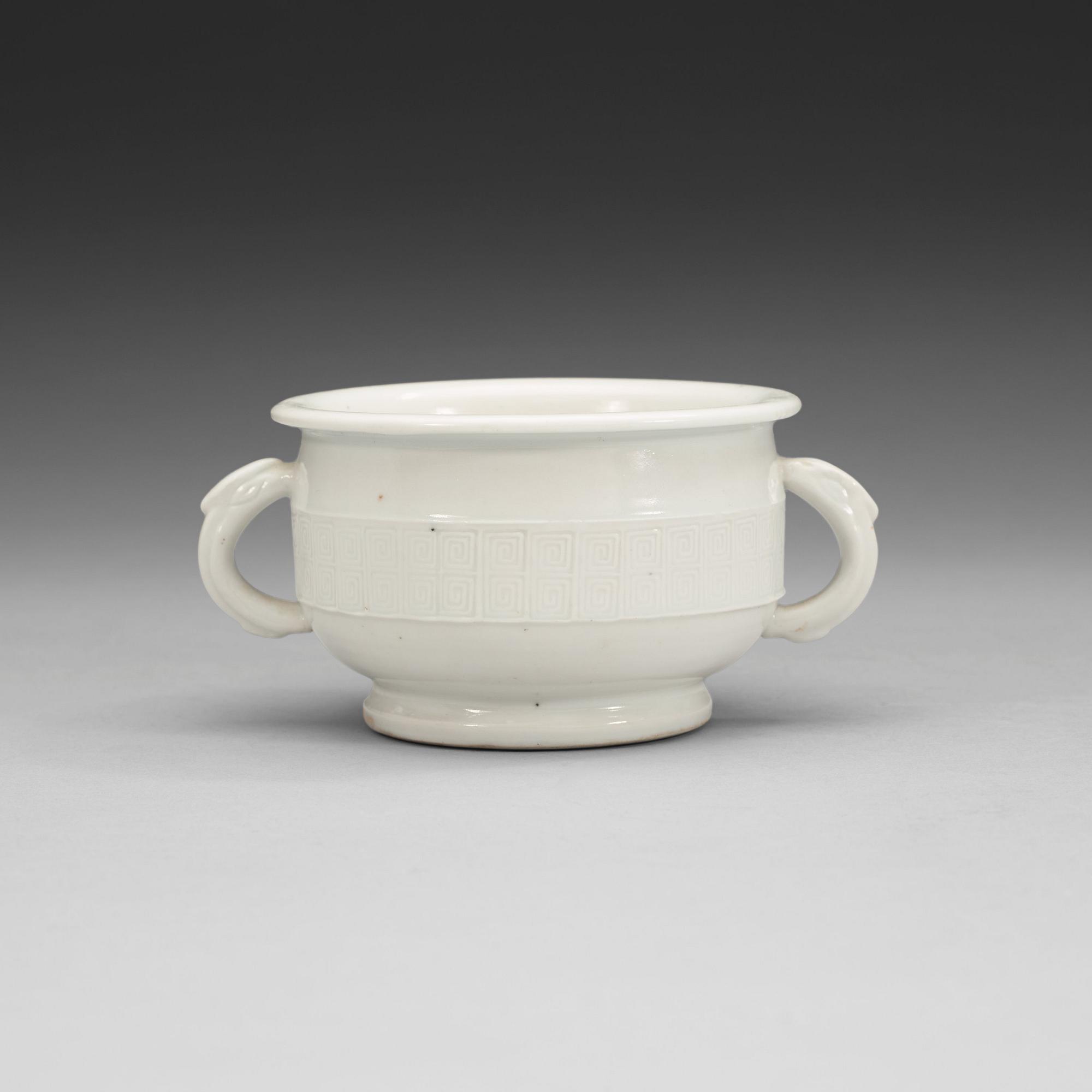 RÖKELSEKAR, blanc de chine. Qing dynastin (1644-1912), med hallmärke botten.