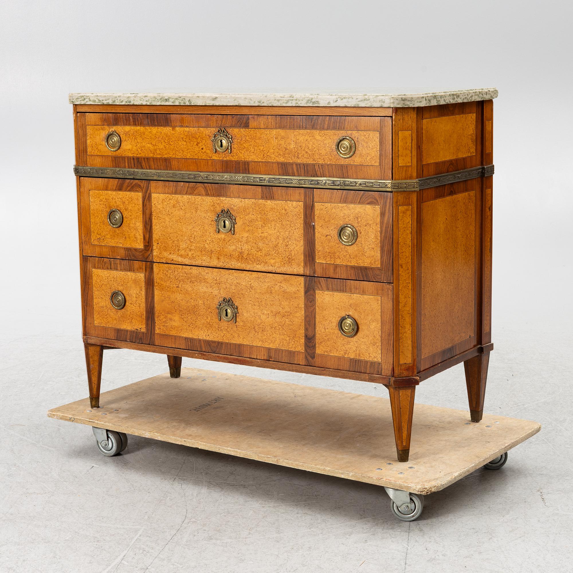 Chest of drawers, Gustavian style, 19th century.