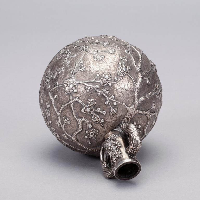 VAS, silver, Wang Hing Co, Hongkong, Kina sekelskiftet 1800/1900. Vikt ca 390,7 g.