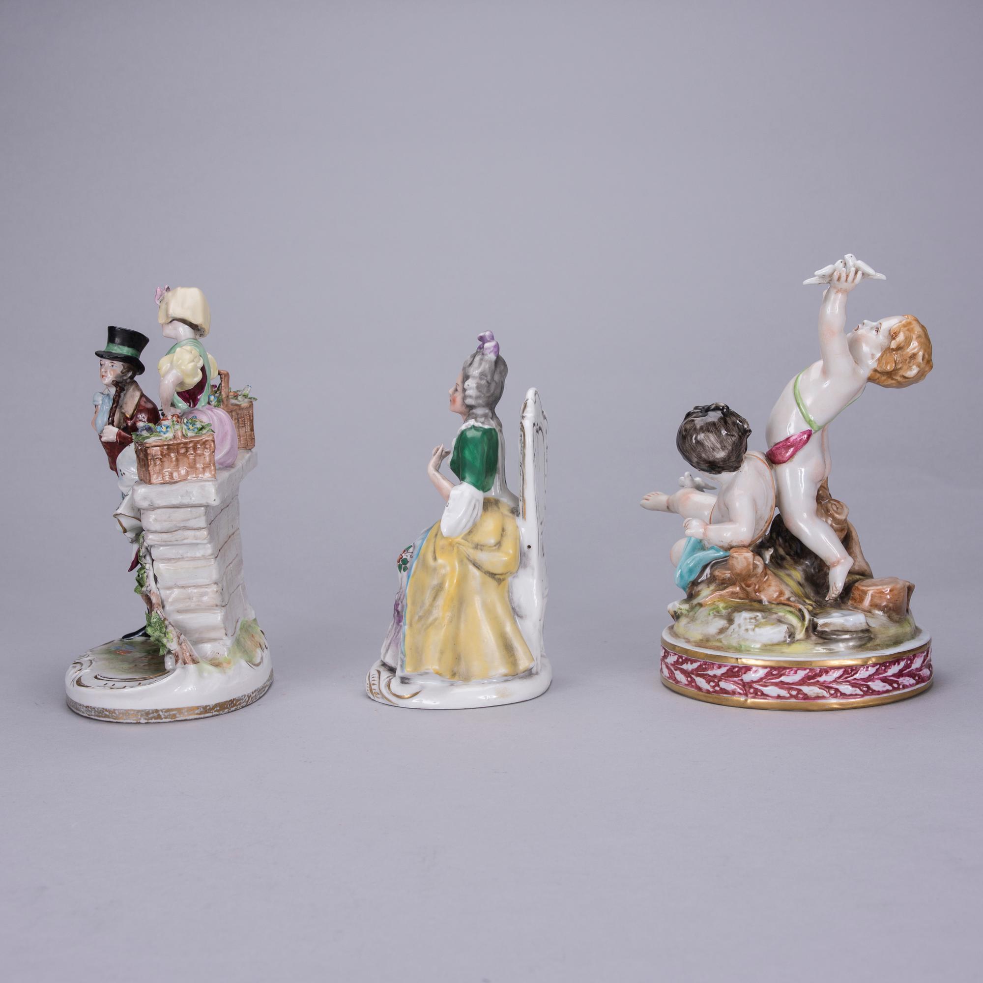 FIGURIINEJA, 1 kpl ja 2 kpl ryhmiä, posliinia, Keski-Eurooppa, Doccia, Italia j Scheibe Alsbach, Saksa, 1900-luku.