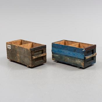 Two mid 20th century Vin & Sprit boxes.