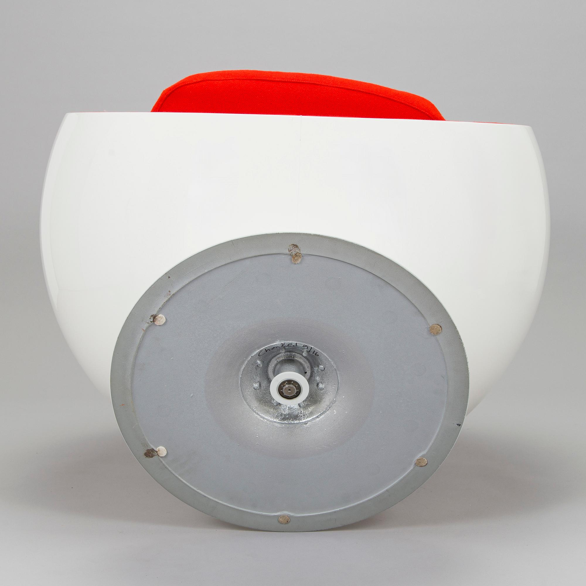 Eero Aarnio, pallotuoli, "Pallotuoli", Adelta 2000-luvun alku.