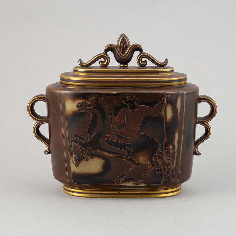 Gunnar Nylund, a lidded porcelain vase, 'Flambé', Rörstrand Lidköping.