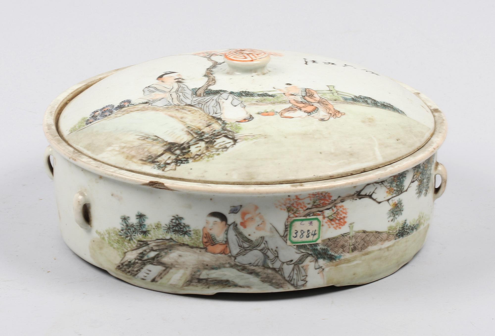 SKÅL MED LOCK, porslin, Kina, 1900-tal.