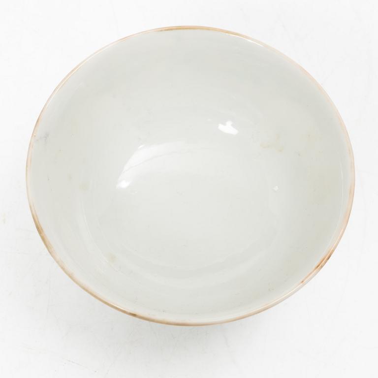 Skålar, två stycken samt skålfat, porslin, Kina, 1900-tal.