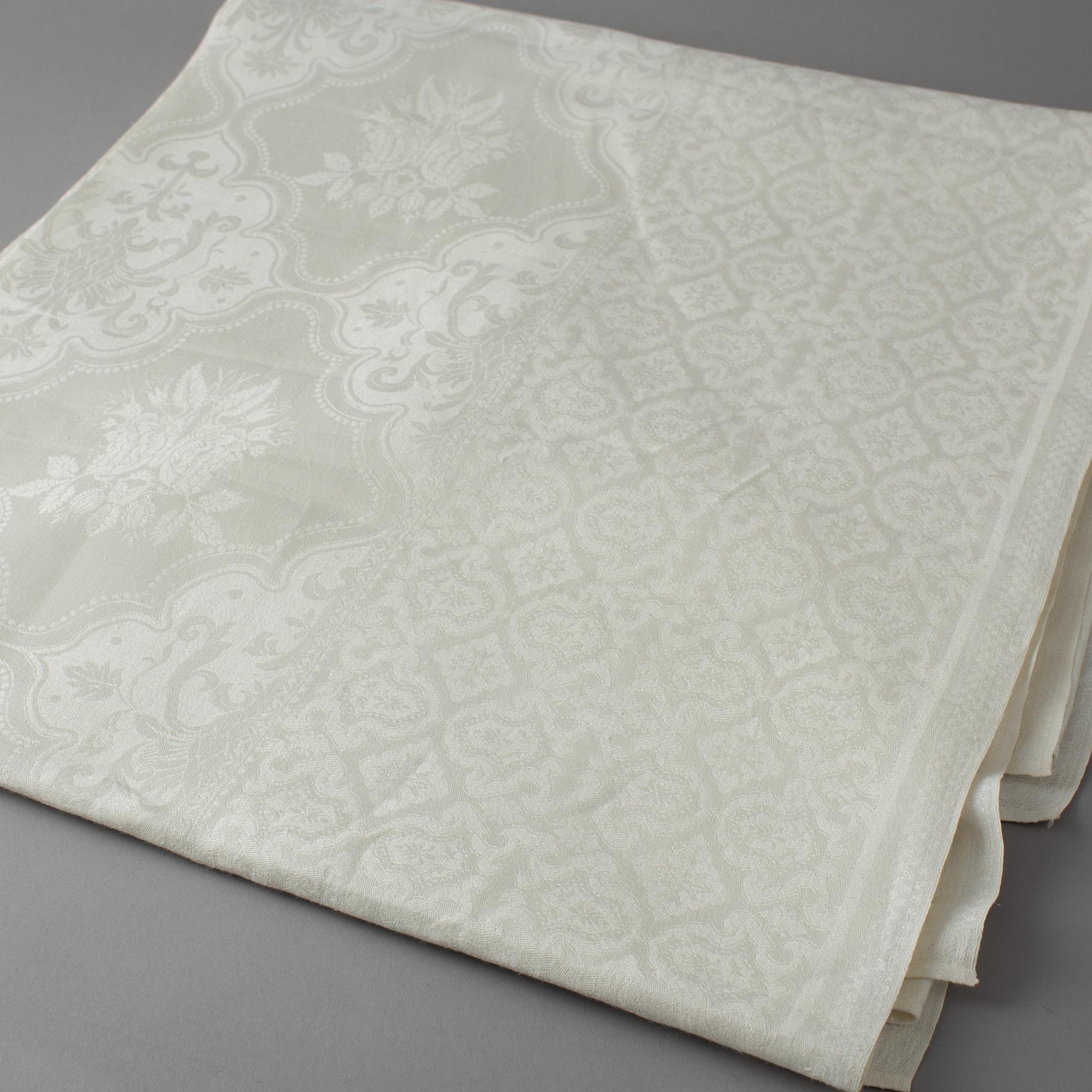 Tablecloths, 4 pcs., linen damask. Ca 249x212 cm, ca 268x203 cm, ca 239x171,5 cm and 181,5x174 cm.