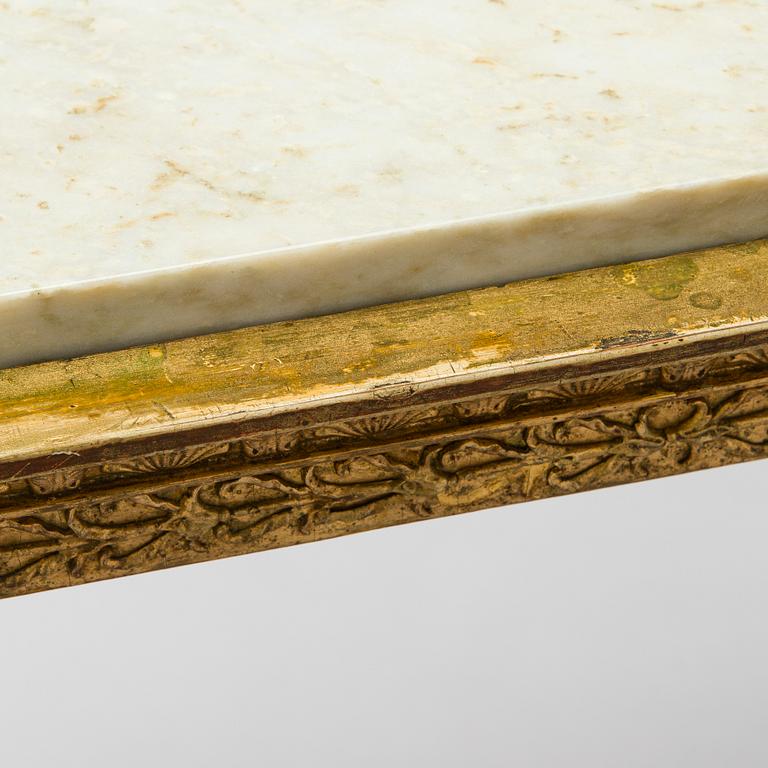 Jonas Frisk, Konsolipöytä, signeerattu J Frisk (toiminut 1805 - 1824), Tukholman hallileima, epäselvä vuosi. Myöhäiskustavilainen.