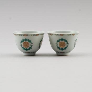 KOPPAR, 1 par, porslin, Kina, troligen 1900-tal.