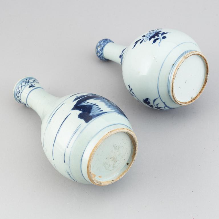 A blue and white vase and bottle, Qing dynasty, 18th and 19th Century.