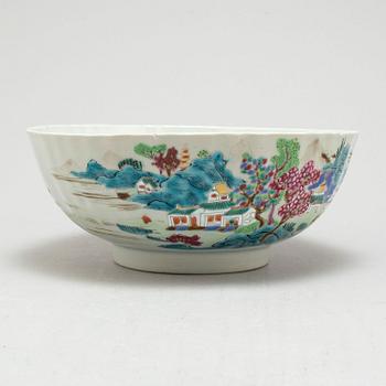 A YONGZHENG BOWL, Qing dynasty, 18th century.