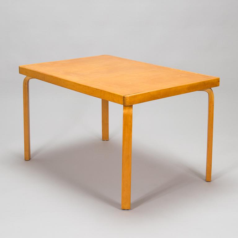 Aino Aalto, a mid-20th century '95 A' dining table for för O.Y. Huonekalu-ja Rakennustyötehdas A.B.