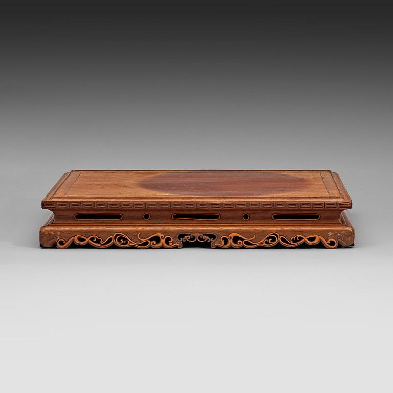 STÄLL, hardwood. Qingdynastin, sent 1800-tal.